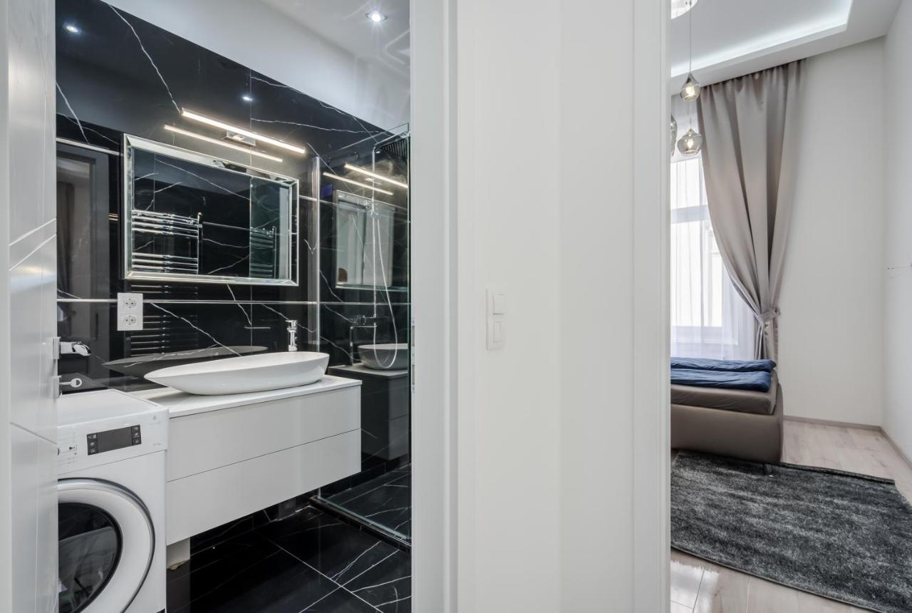 Kiraly 35 Luxury Apartment With Free Parking Budapest Luaran gambar