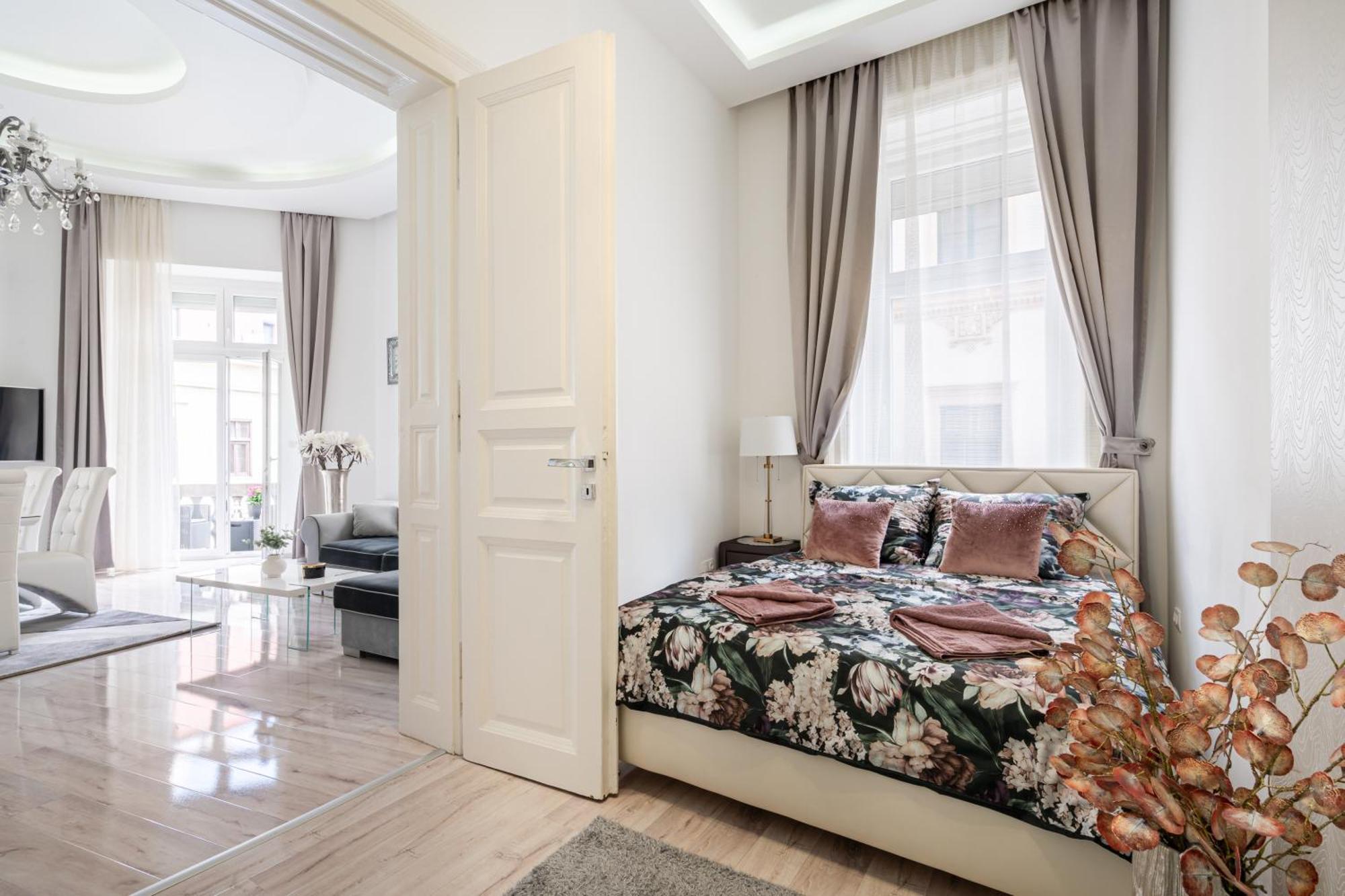 Kiraly 35 Luxury Apartment With Free Parking Budapest Luaran gambar