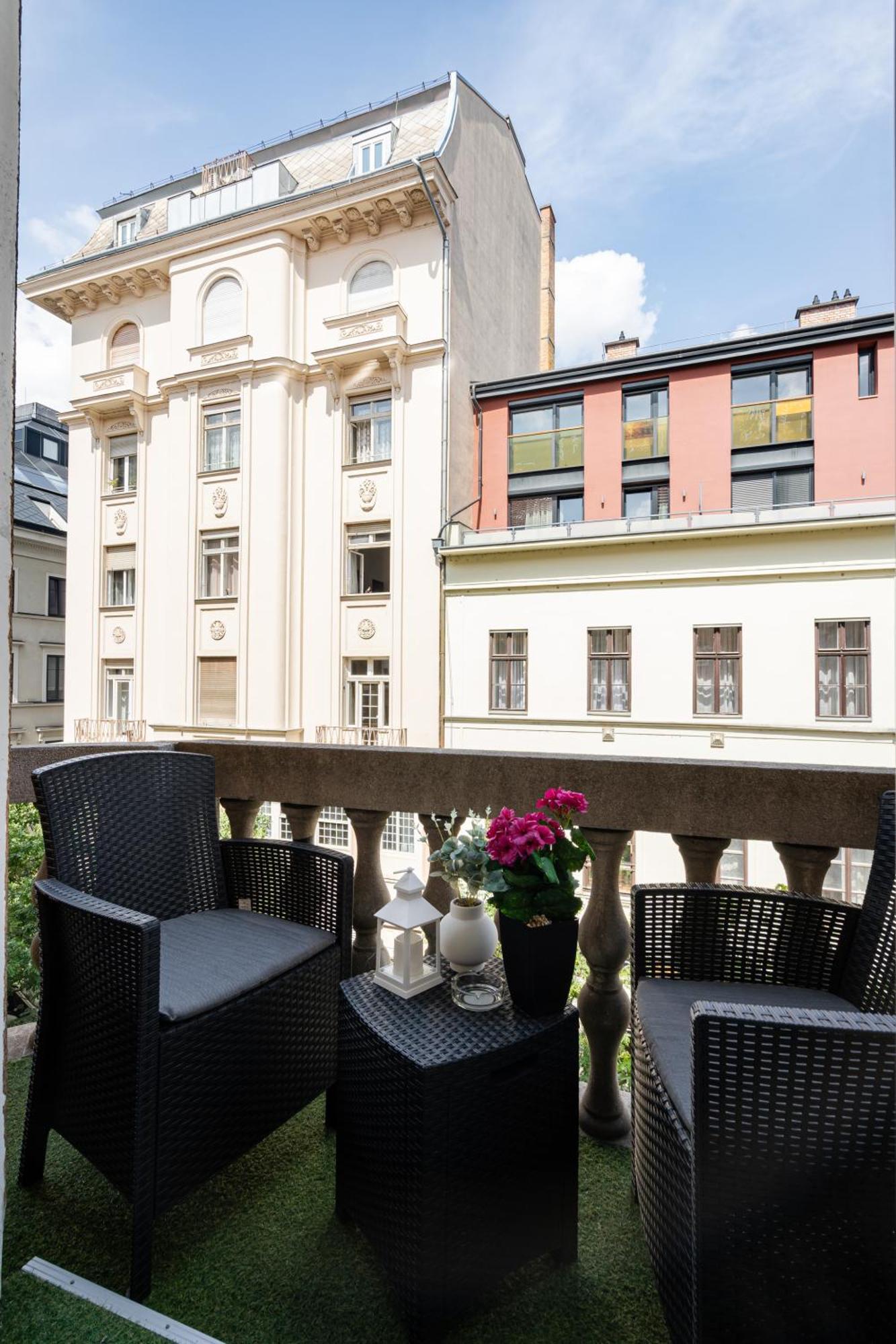 Kiraly 35 Luxury Apartment With Free Parking Budapest Luaran gambar