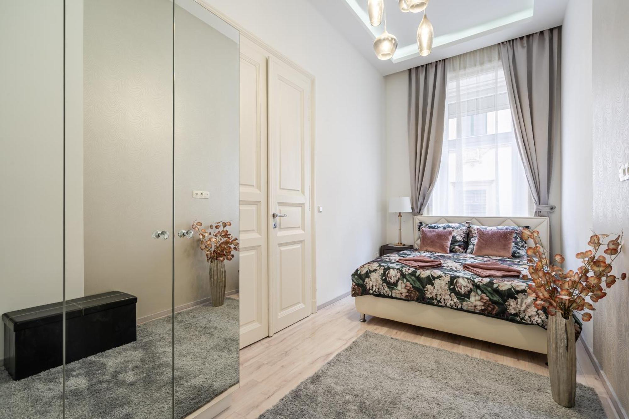 Kiraly 35 Luxury Apartment With Free Parking Budapest Luaran gambar