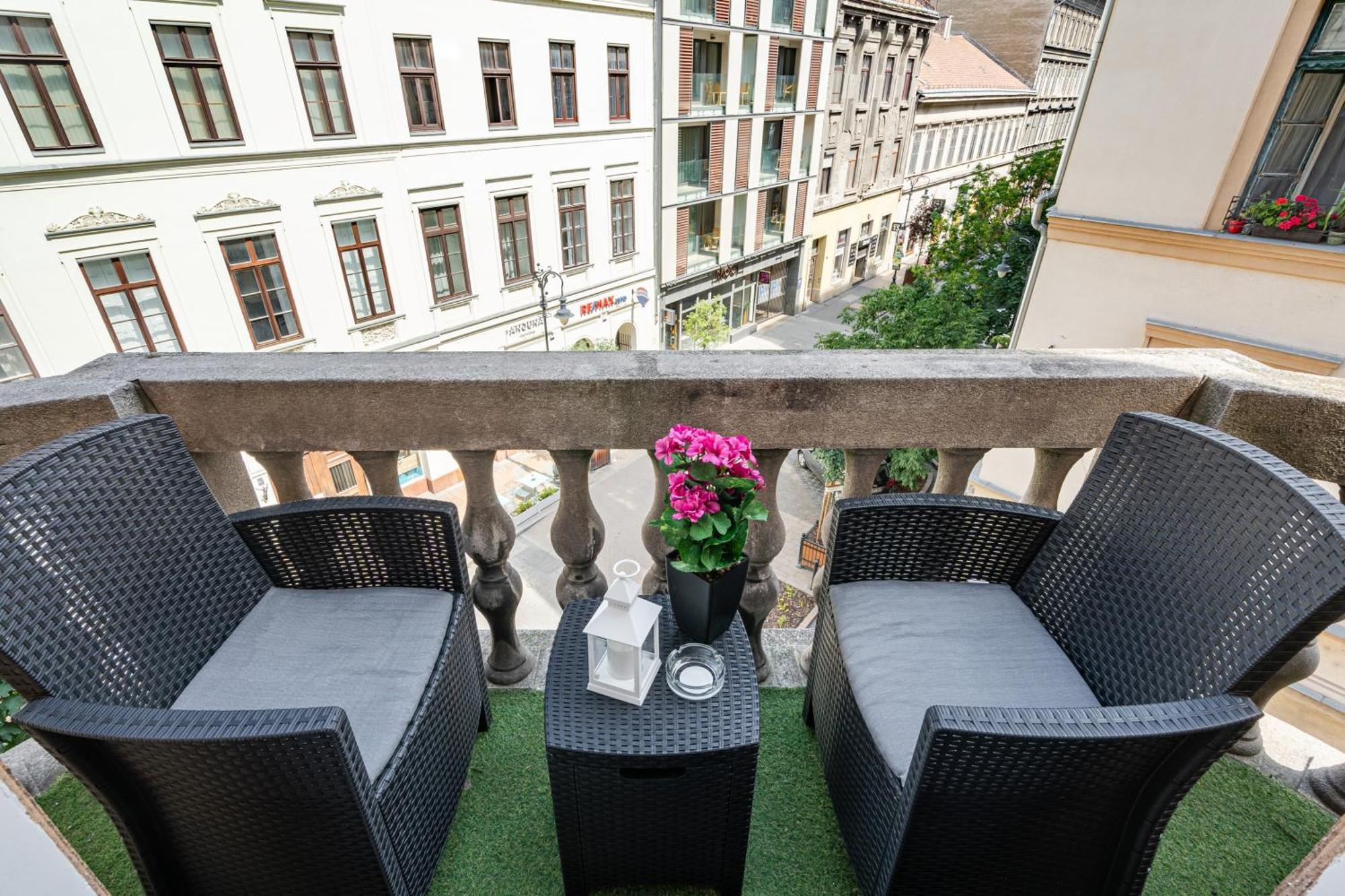 Kiraly 35 Luxury Apartment With Free Parking Budapest Luaran gambar